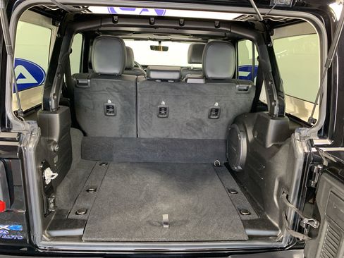 Used 2022 Jeep Wrangler Unlimited Sahara w/ Cold Weather Group AWD/4WD image 36