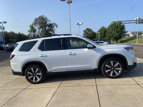Used 2025 Honda Pilot Elite image 13