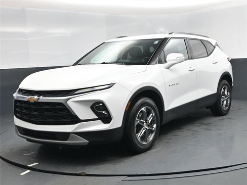 Used 2024 Chevrolet Blazer LT image 1