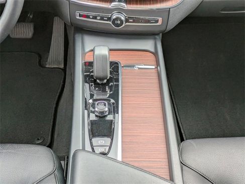 Used 2024 Volvo XC60 B5 Plus image 22