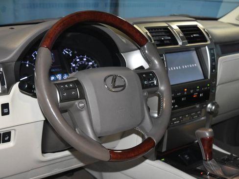 Used 2013 Lexus GX 460 Premium image 2