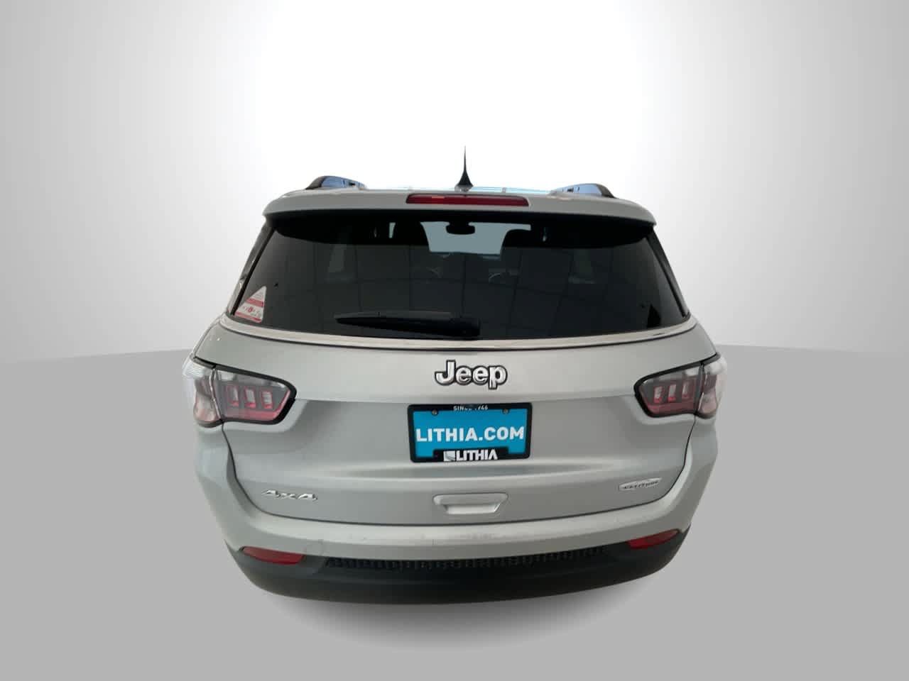 Used 2025 Jeep Compass Latitude AWD/4WD image 7