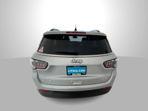 Used 2025 Jeep Compass Latitude AWD/4WD image 7