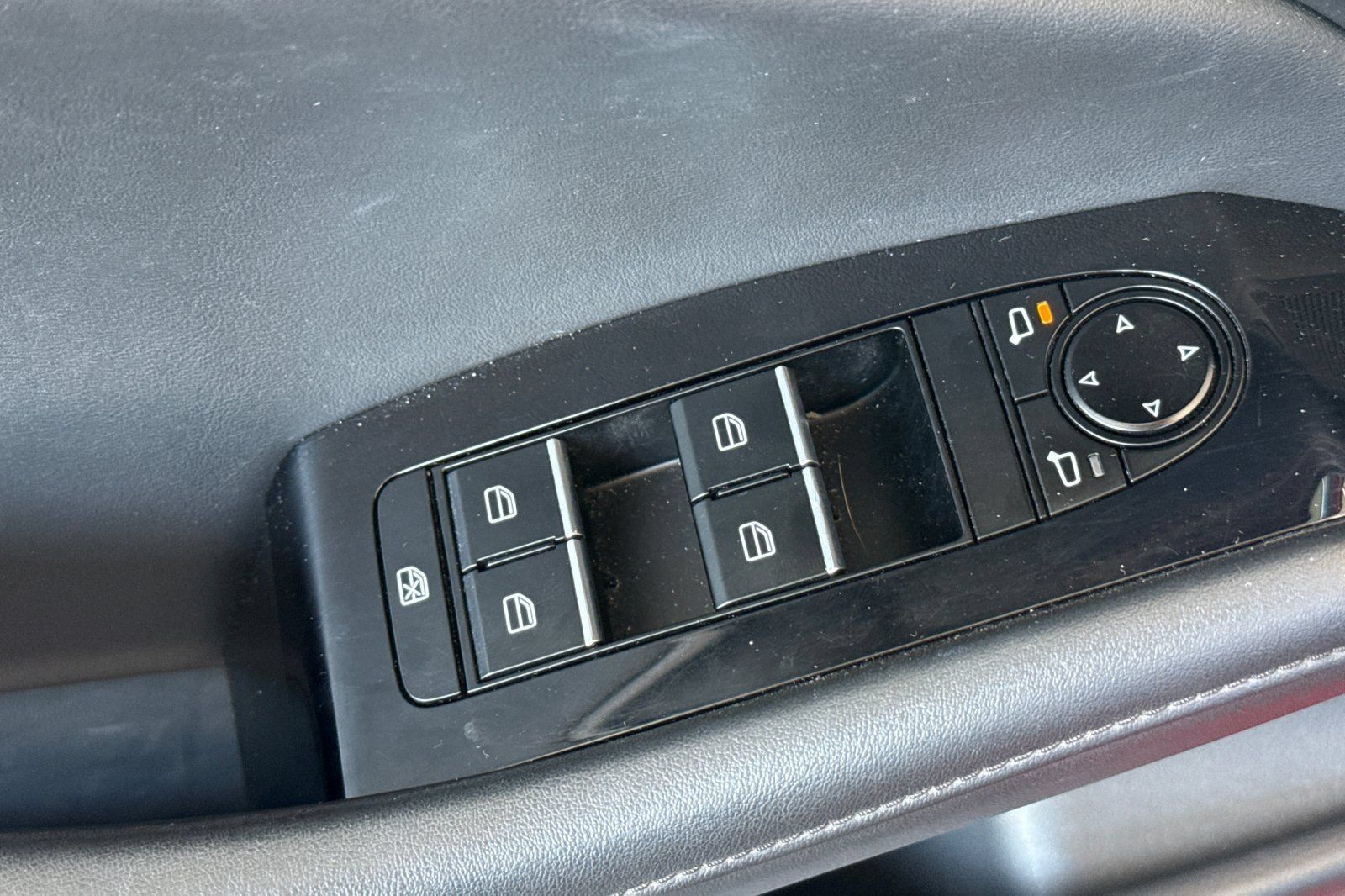 Used 2024 MAZDA MAZDA3 s FWD image 17
