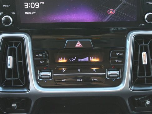 Used 2023 Kia Sorento S image 19