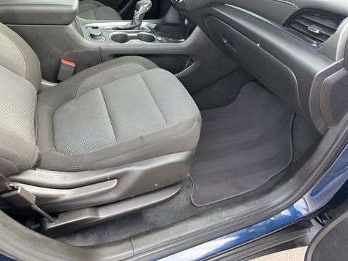 Used 2023 Chevrolet Traverse LT image 15