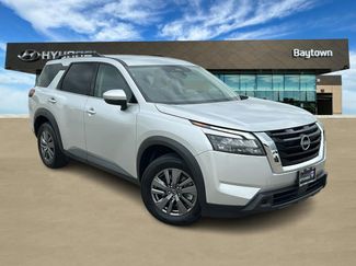 Used 2025 Nissan Pathfinder SV FWD video 1