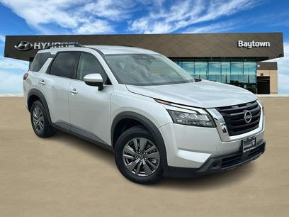 Used 2025 Nissan Pathfinder SV