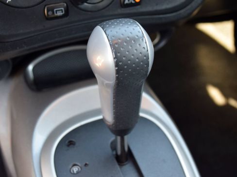 Used 2015 Nissan Juke S FWD image 10