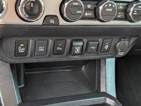 Used 2020 Toyota Tacoma Limited AWD/4WD image 22