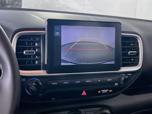 Used 2023 Hyundai Venue SEL FWD image 13