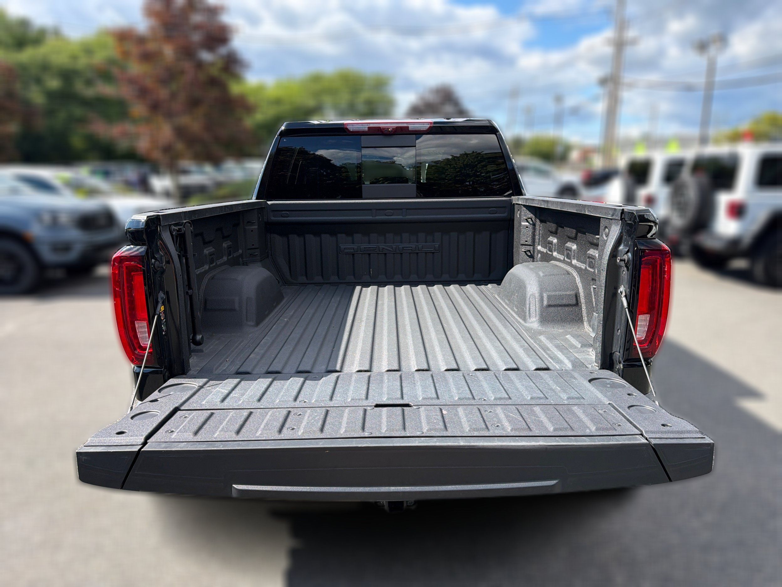 Used 2024 GMC Sierra 1500 Denali w/ Denali Reserve Package AWD/4WD image 13