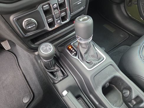 Used 2024 Jeep Wrangler High Altitude AWD/4WD image 27