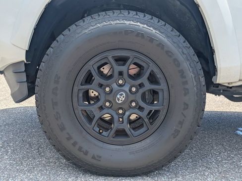 Used 2020 Toyota Tacoma SR5 RWD image 10