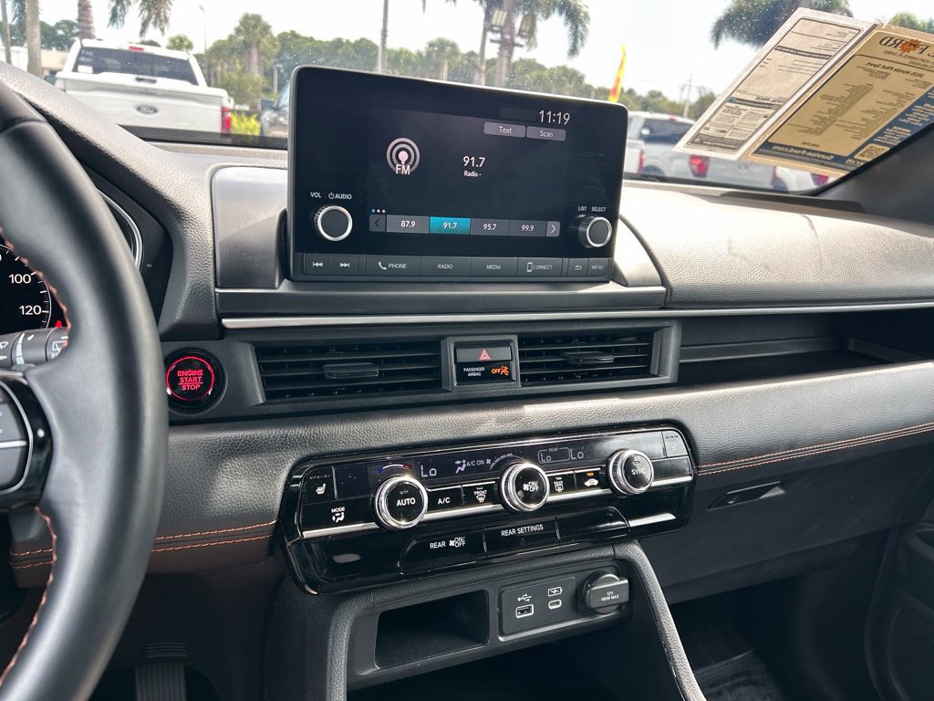 Used 2025 Honda Pilot Sport image 31