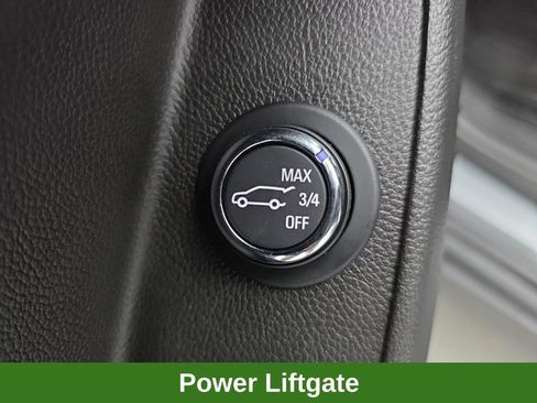 Used 2023 Chevrolet Traverse RS AWD/4WD image 17