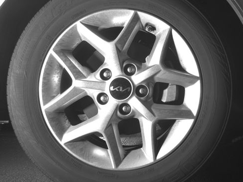 Used 2025 Kia Soul LX w/ LX Technology Package image 13