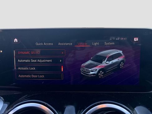 Used 2020 Mercedes-Benz GLB 250 w/ Premium Package image 30