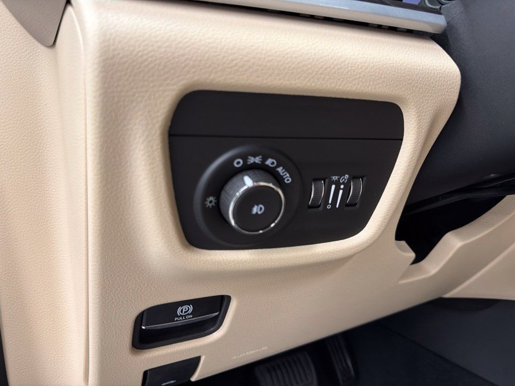 New 2026 Jeep Grand Cherokee Limited w/ Limited Altitude Package RWD image 16