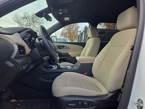 Used 2023 Chevrolet Traverse LT image 18