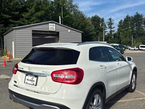 Used 2019 Mercedes-Benz GLA 250 4MATIC w/ Premium Package image 4