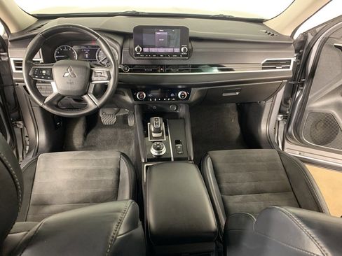 Used 2023 Mitsubishi Outlander SE image 35