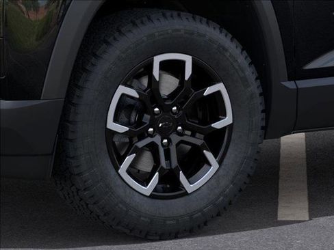 New 2026 Chevrolet Equinox ACTIV w/ Convenience Package III image 9