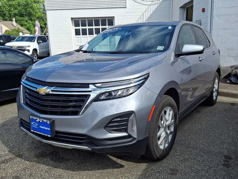Used 2023 Chevrolet Equinox LT FWD image 2
