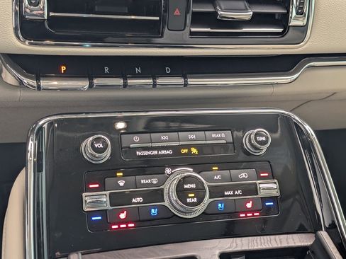 Used 2020 Lincoln Navigator Reserve w/ Equipment Group 208A Reserve image 22