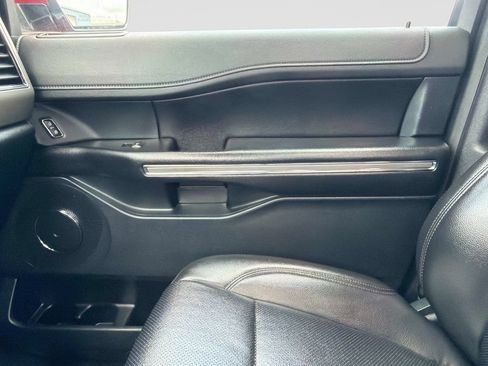 Used 2020 Ford Expedition XLT w/ Equipment Group 202A AWD/4WD image 23