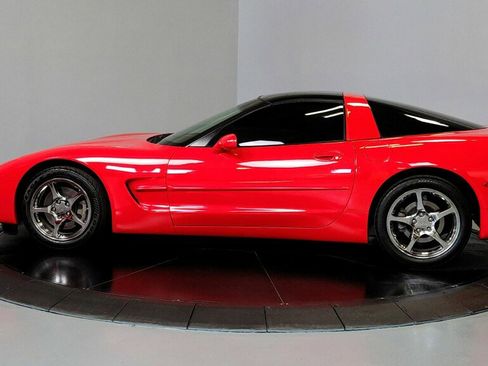 Used 2002 Chevrolet Corvette Coupe w/ Preferred Equipment Group2 image 4