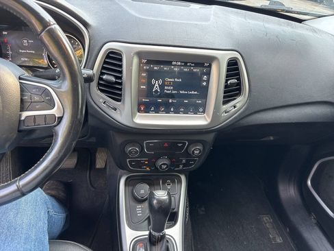 Used 2017 Jeep Compass Latitude w/ Popular Equipment Group AWD/4WD image 11