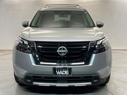 Used 2025 Nissan Pathfinder SL FWD image 9