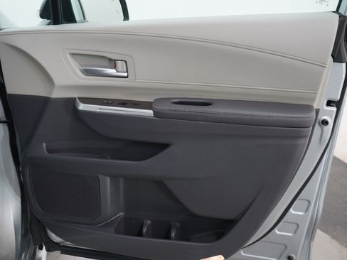 Used 2021 Toyota Sienna XLE image 12