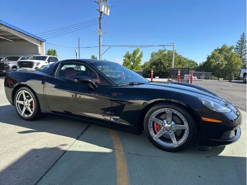 Used 2005 Chevrolet Corvette Coupe w/ Preferred Equipment Group RWD image 5