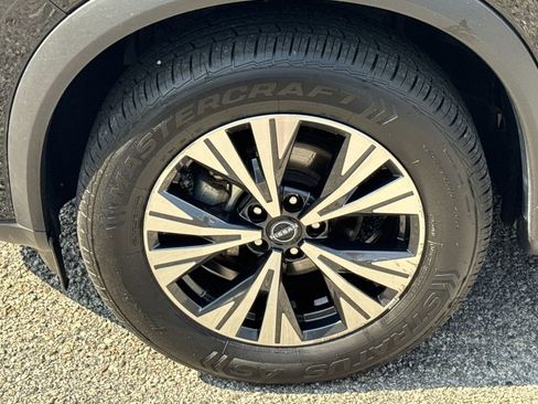 Used 2023 Nissan Rogue SV image 11