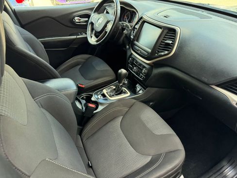 Used 2015 Jeep Cherokee Latitude w/ Comfort/Convenience Group AWD/4WD image 22