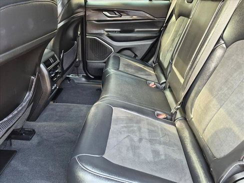Used 2022 Jeep Grand Cherokee Altitude AWD/4WD image 18