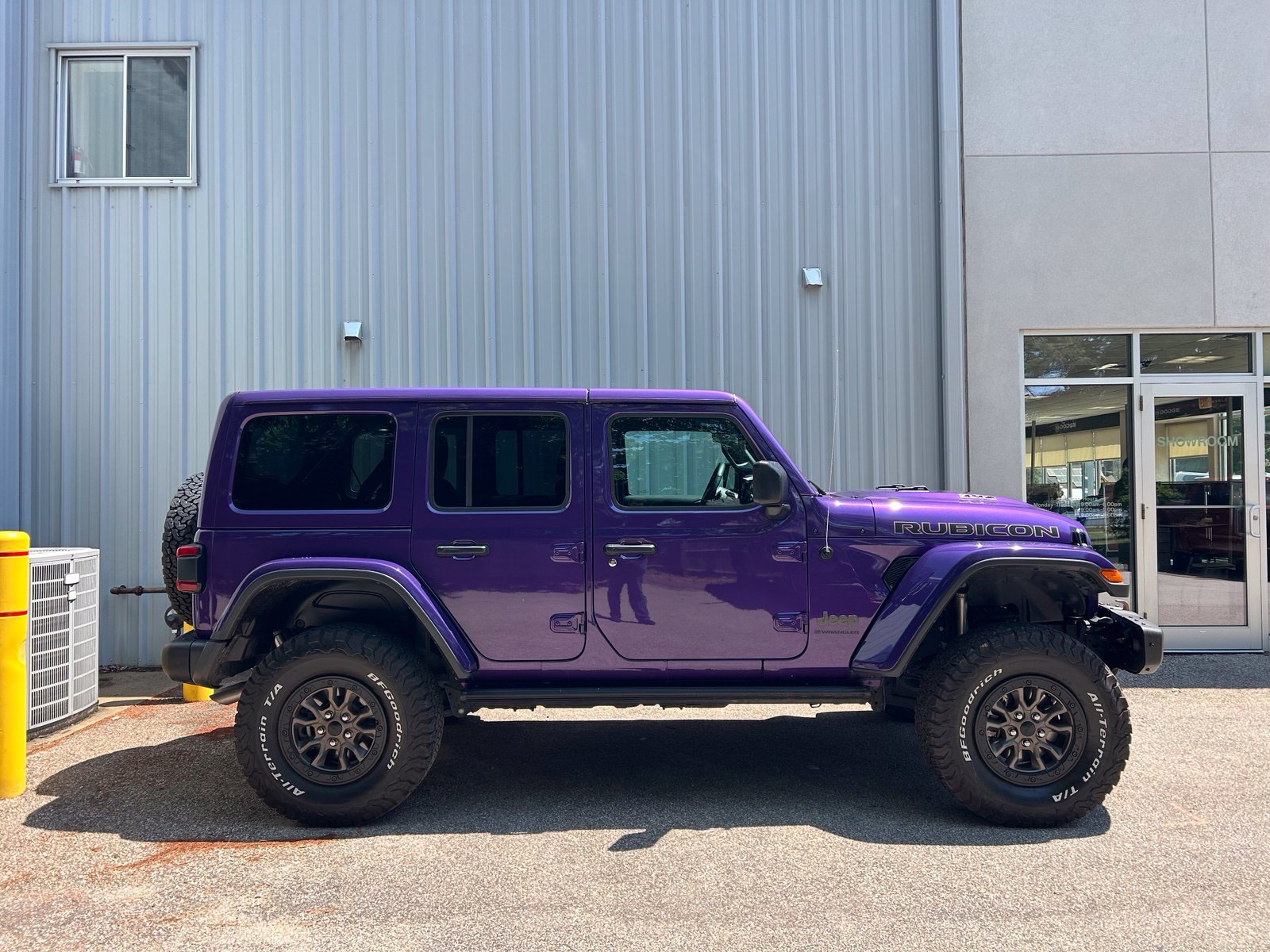 Used 2023 Jeep Wrangler Unlimited Rubicon 392 w/ Trailer Tow Package AWD/4WD image 18