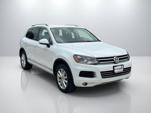 Used 2013 Volkswagen Touareg Sport AWD/4WD image 3