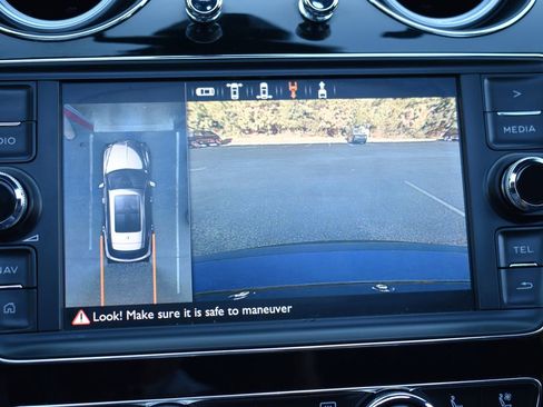 Used 2020 Bentley Bentayga Design Series image 36