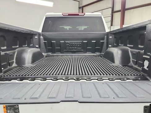 Used 2024 GMC Sierra 1500 SLT image 39