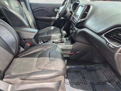 Used 2019 Jeep Cherokee Trailhawk AWD/4WD image 22