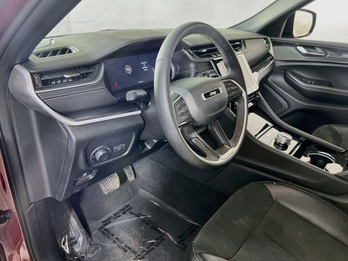 Used 2023 Jeep Grand Cherokee L Laredo image 9