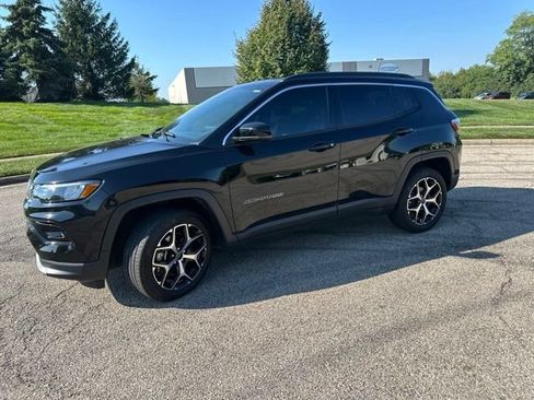 Used 2025 Jeep Compass Limited AWD/4WD image 3