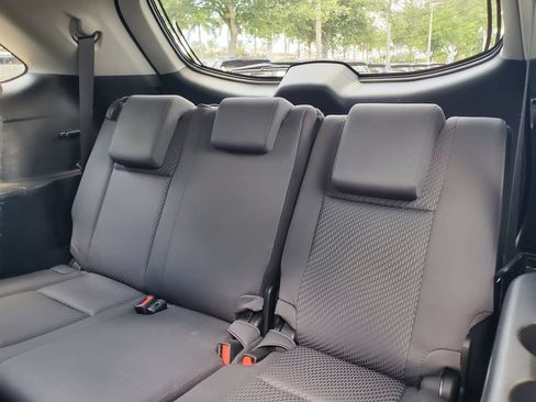 Used 2019 Toyota Highlander LE FWD image 13