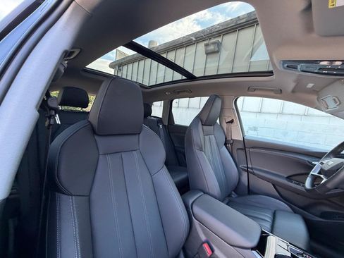 Used 2025 Audi Q6 e-tron Premium Plus w/ Premium Plus AWD/4WD image 4