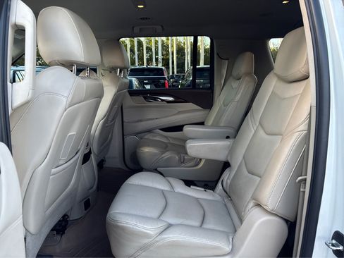 Used 2017 Cadillac Escalade ESV 2WD image 10