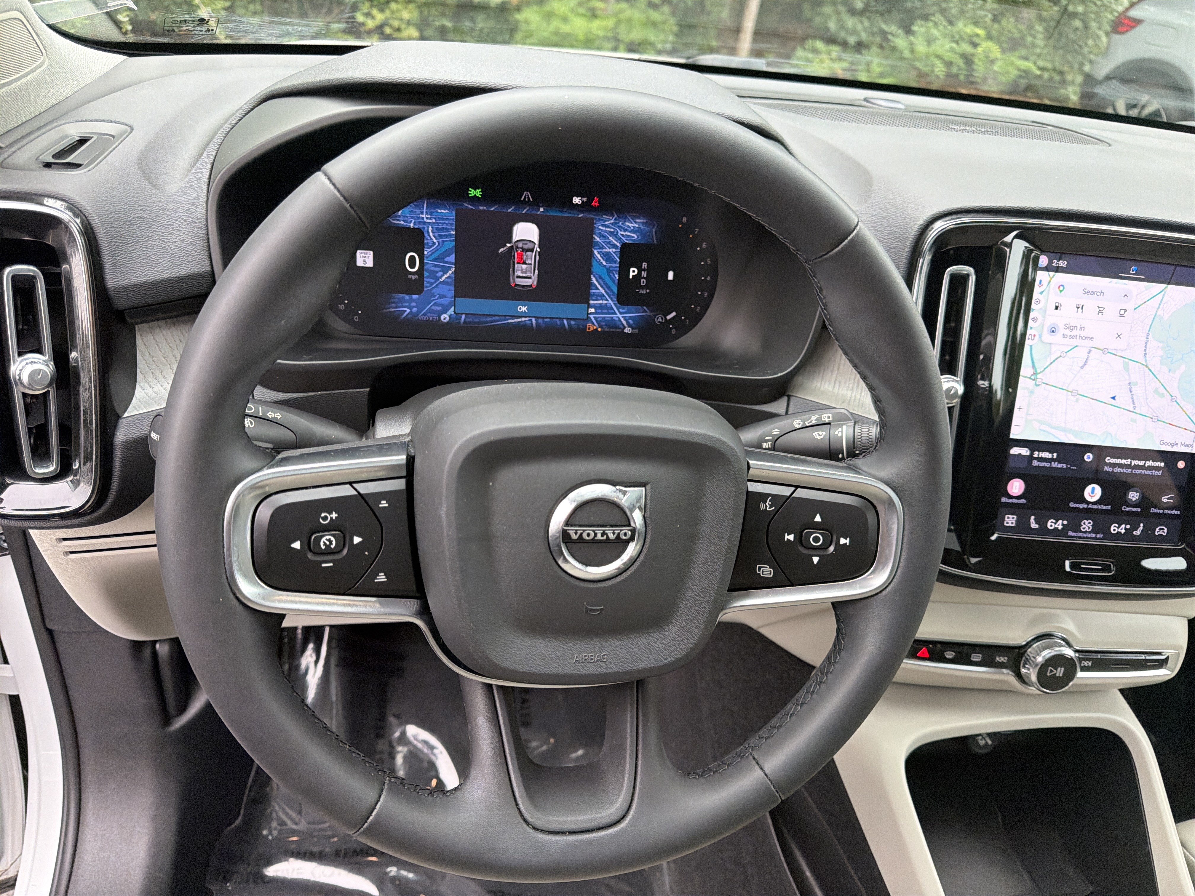 Certified 2024 Volvo XC40 B5 Plus AWD/4WD image 18