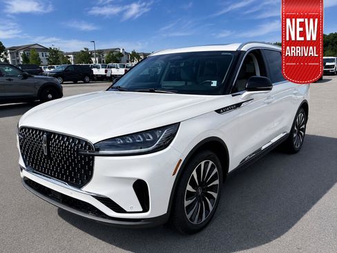 Used 2025 Lincoln Aviator 2WD image 1